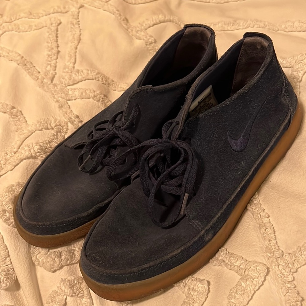 Some sick nikes. Size 10